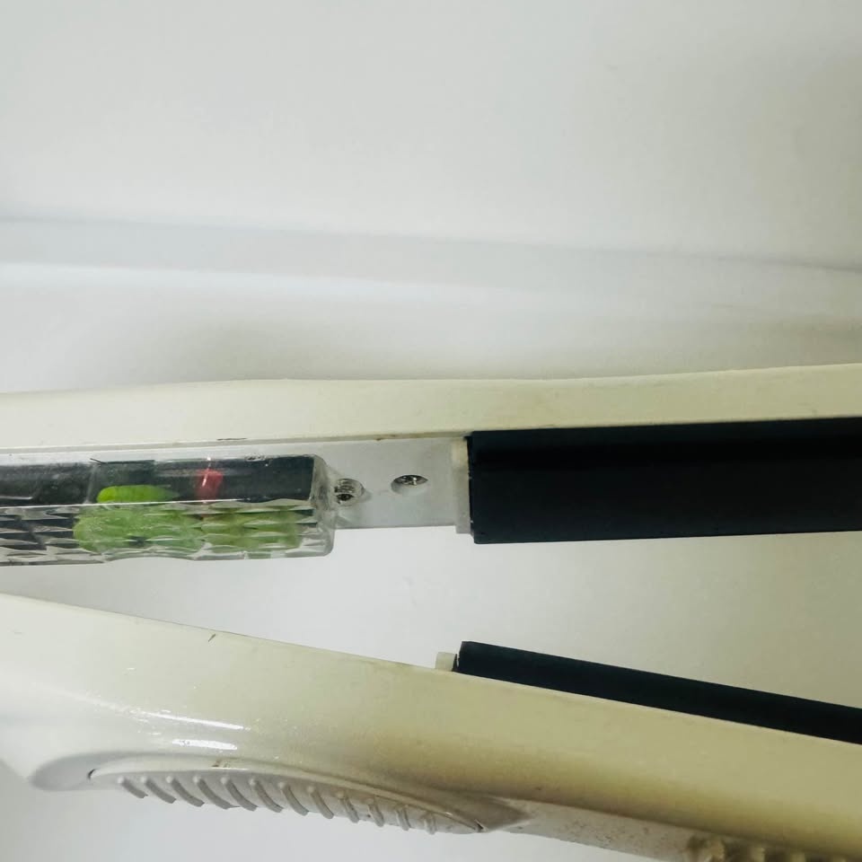 Vidal Sassoon Answers Hair Straightener - photo 5