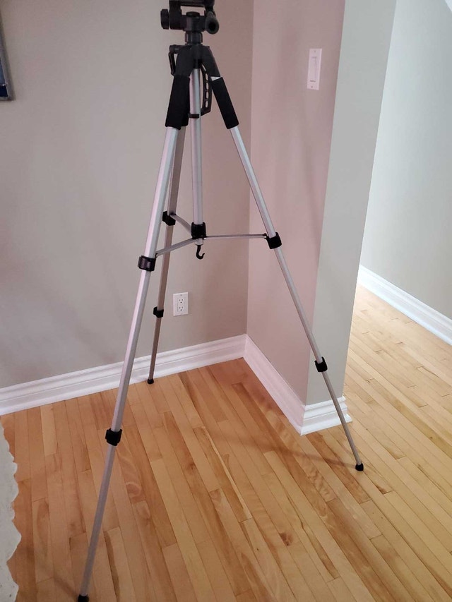 Camera Tripod w/ 2 Quick Release Pads, 27"-59" Height - photo 4