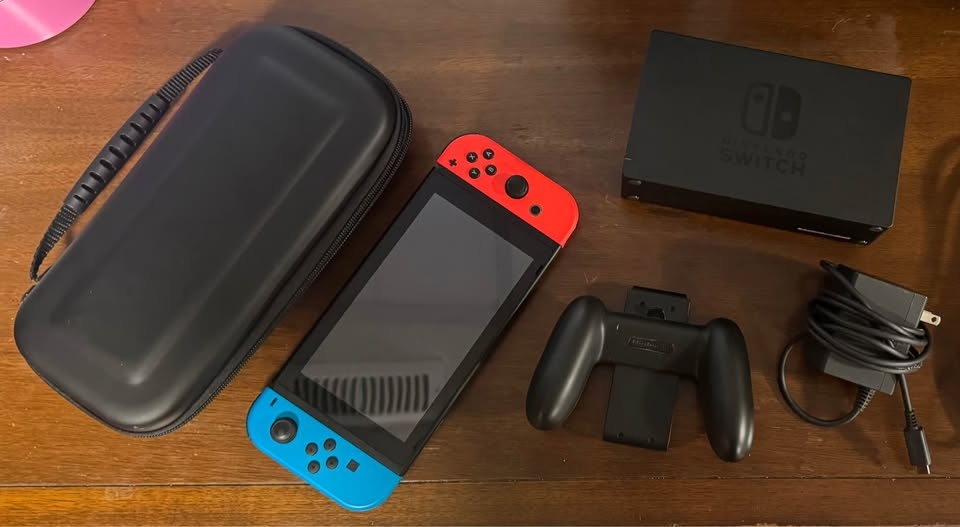 V2 Nintendo Switch - photo 2