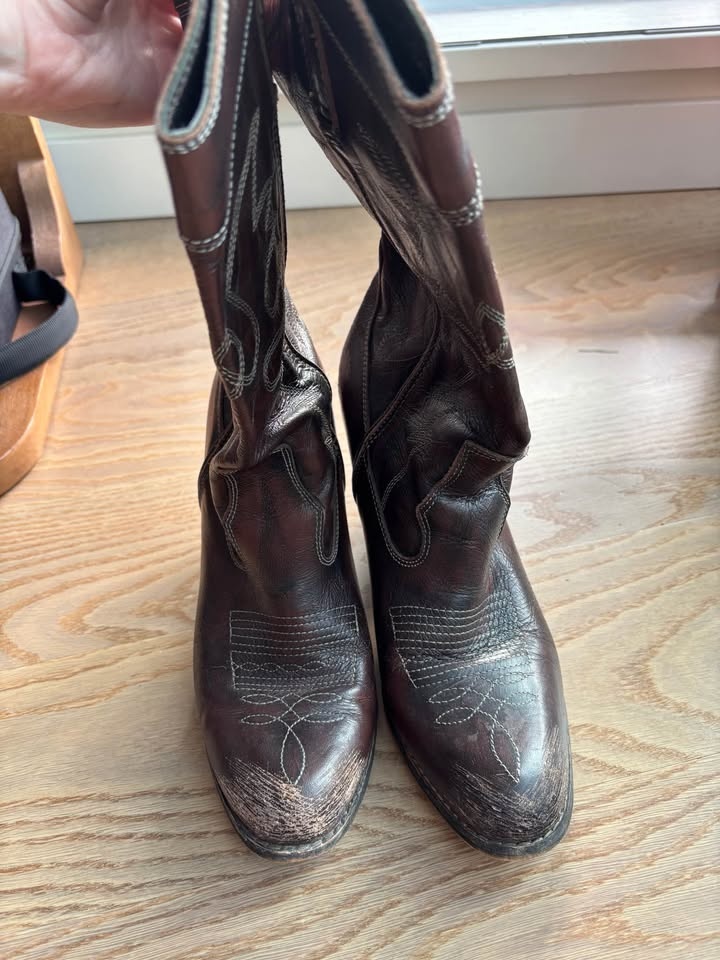 Cowboy boots, size 9 - photo 2