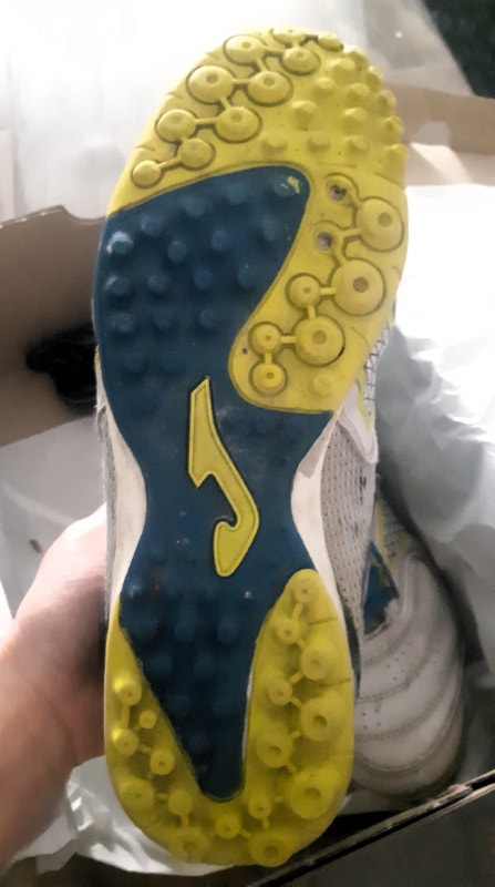 Size 8 Soccer Shoes - photo 2