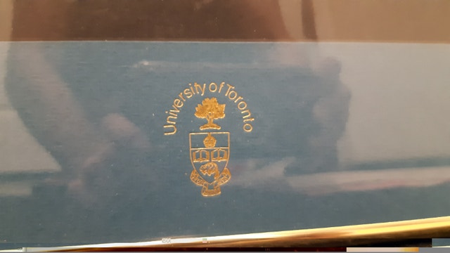 U of T Graduation Gold Metal Frame - photo 2