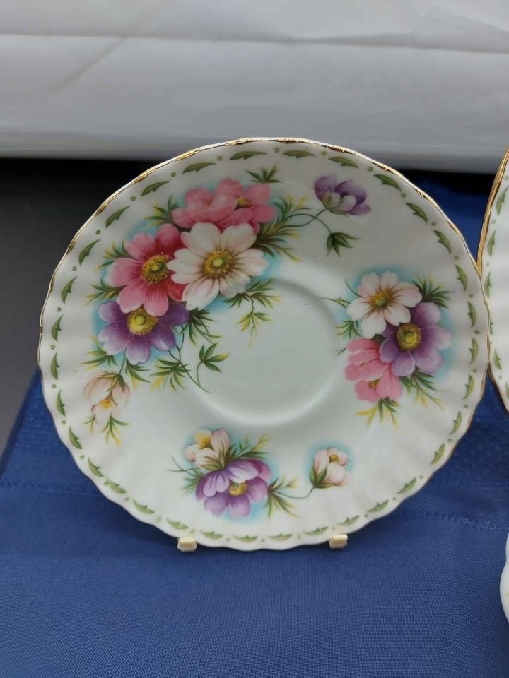 Royal Albert Plate, Teacup & Saucer - October - photo 2
