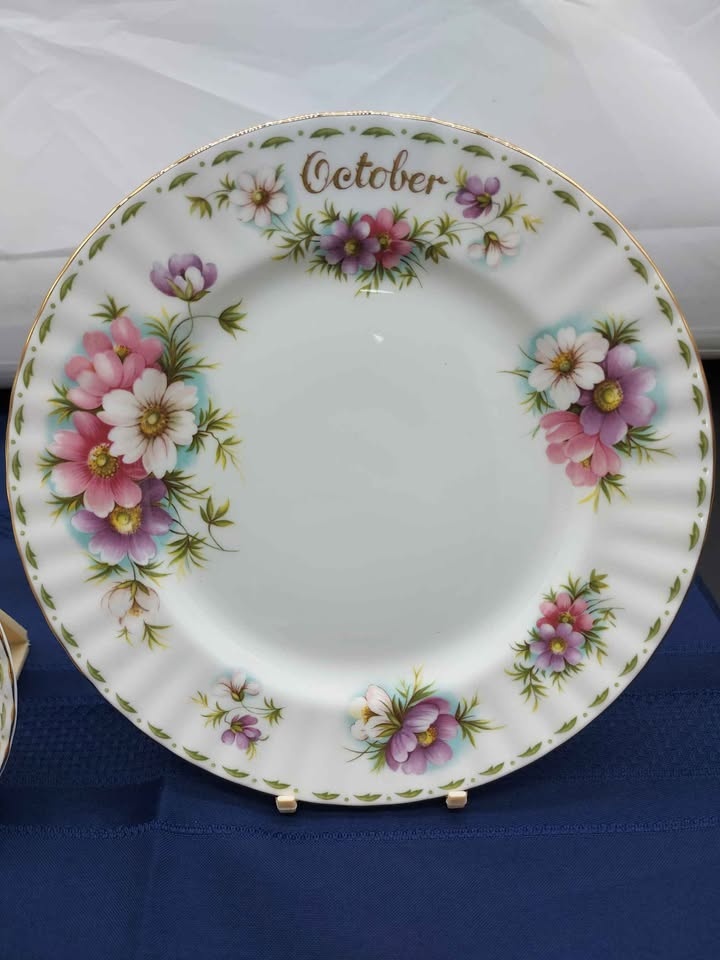 Royal Albert Plate, Teacup & Saucer - October - photo 5