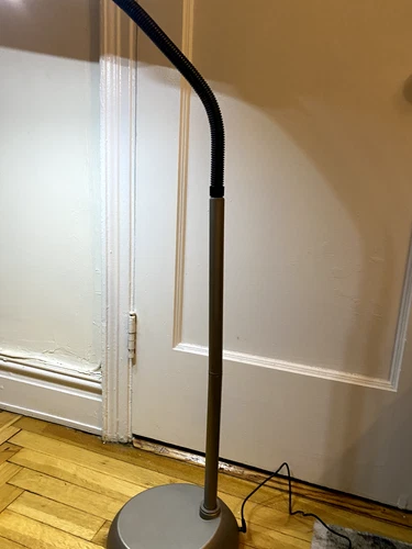 Lighted Magnifier Floor Lamp. Excellent Condition! Stop squintin - photo 3