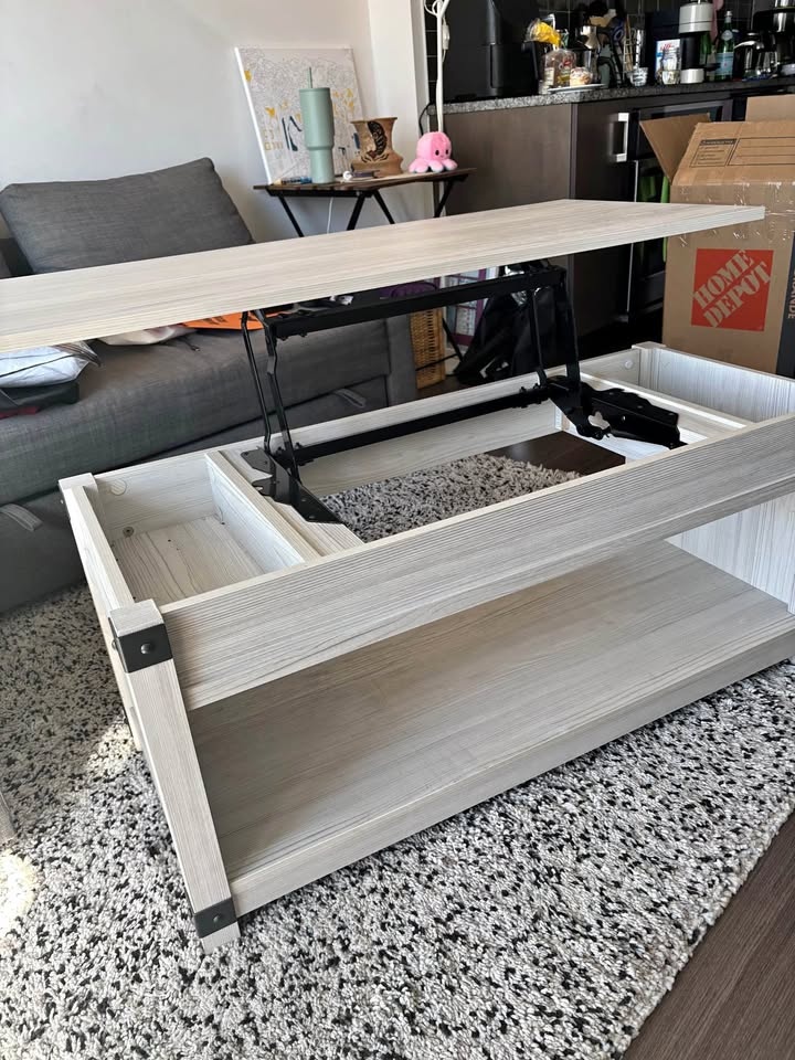 Ashley Furniture "Bayflynn" Lift-Top Coffee Table - Whitewash