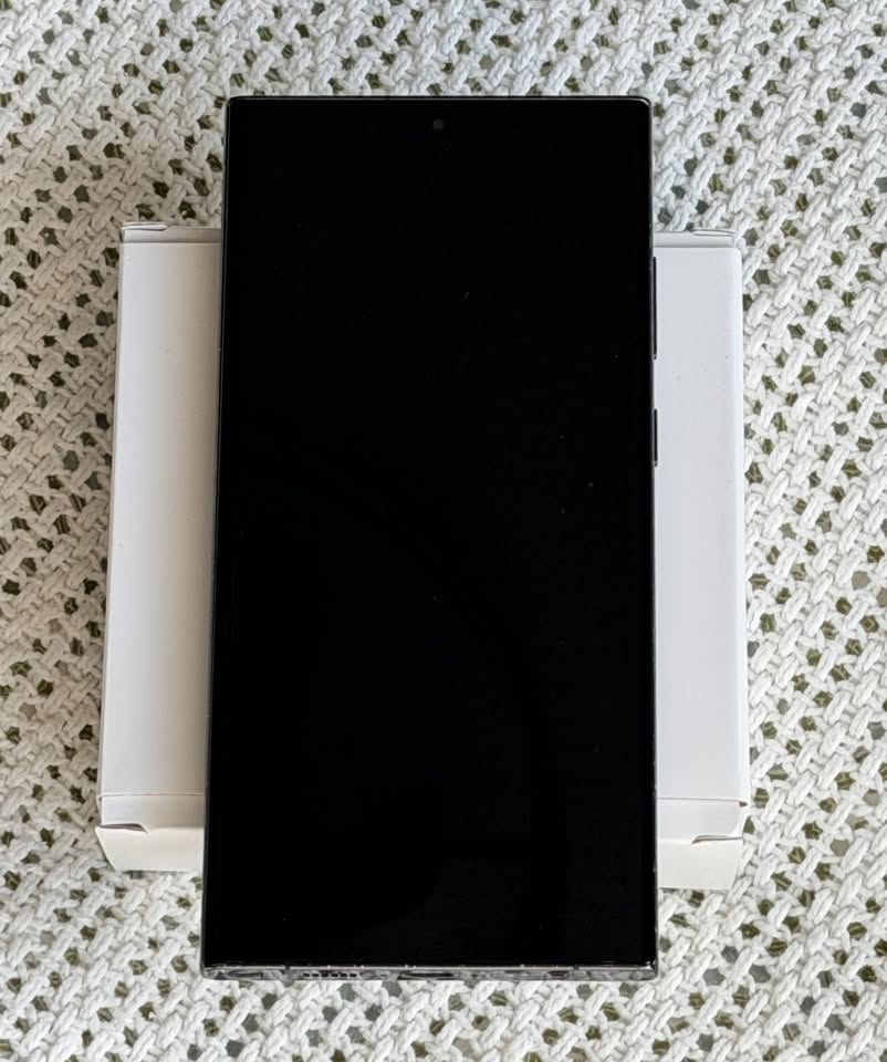 256GB Samsung Galaxy S23 Ultra Phone - 9.5/10 Condition - photo 4
