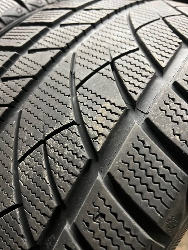 245/40/19 Evergreen Winter Tires - Pair - photo 2