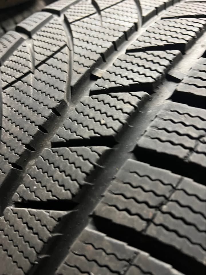 245/40/19 Evergreen Winter Tires - Pair - photo 3