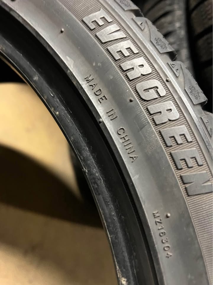 245/40/19 Evergreen Winter Tires - Pair - photo 4