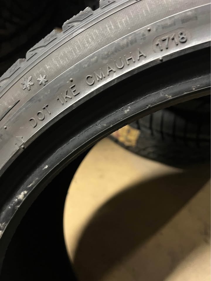 245/40/19 Evergreen Winter Tires - Pair - photo 5