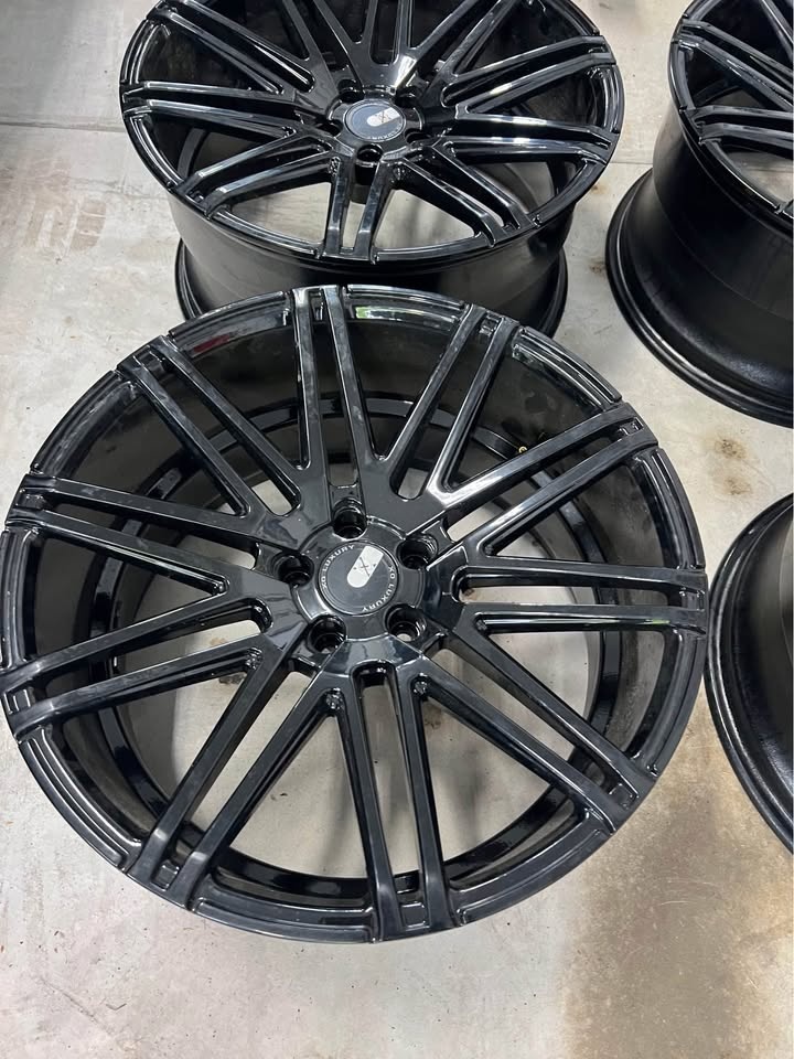 20” x 10” et30 // 5x112 XOXO Gloss Black Wheels - photo 2