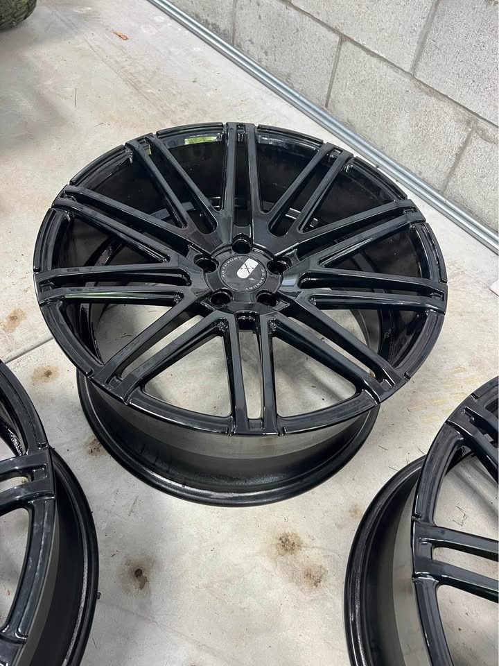 20” x 10” et30 // 5x112 XOXO Gloss Black Wheels - photo 4