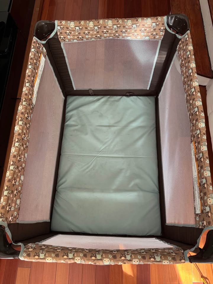 Graco Pack 'n Play Playpen – Gently Used - photo 5