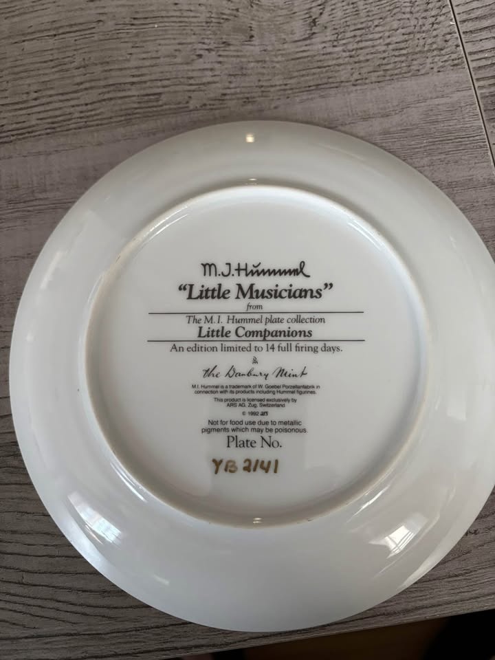 Danbury Mint Hummel Plates - photo 2