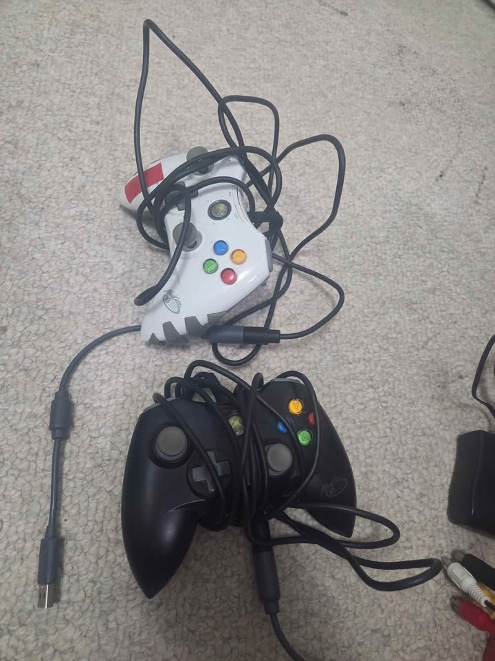 Xbox 360 Consoles w/ Controllers & Games - photo 3