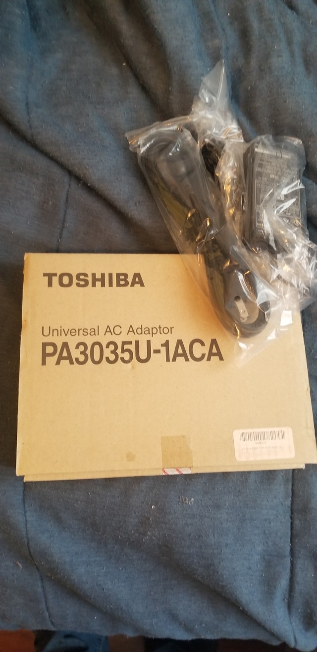 Toshiba Universal AC Adapter