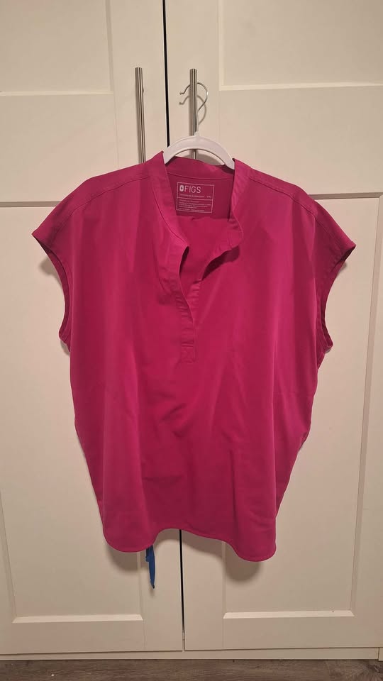 FIGS Raspberry Sorbet Set & Vivid Red Rafaela Top for sale - photo 3