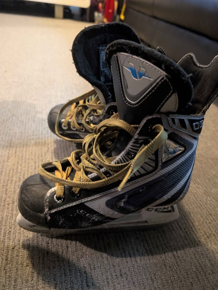 CCM Hockey Skates Size 1 - photo 2