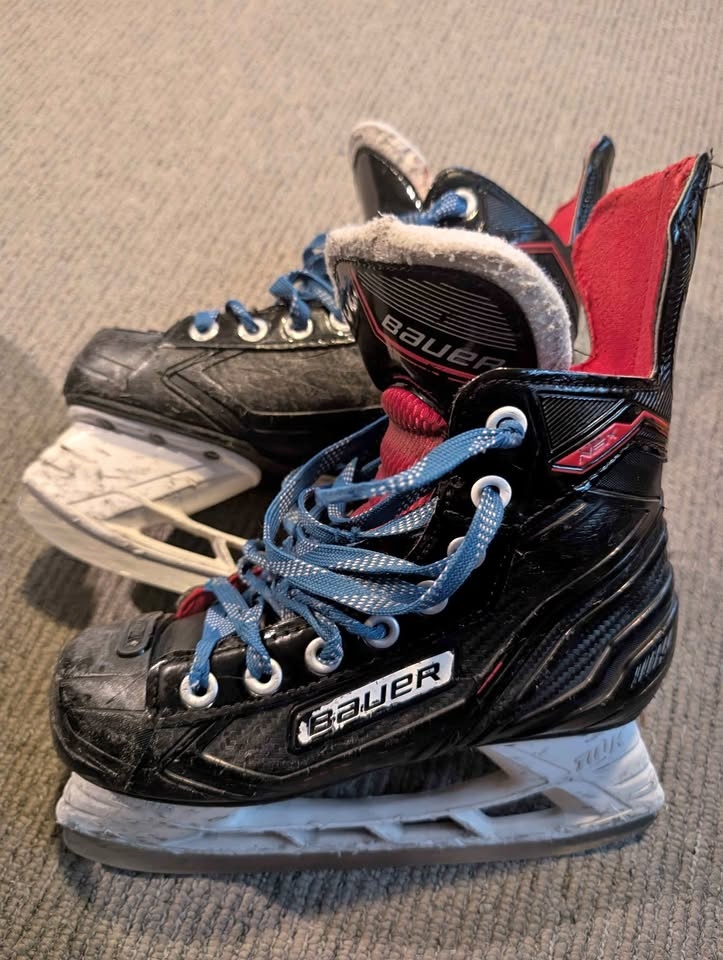 Bauer NSX hockey skates - size 3