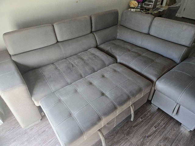 Sectional Couch with Ottoman - photo 2