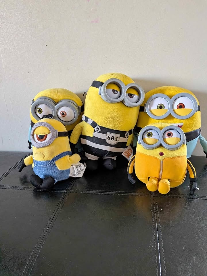 Minions plush lot (couple have sound effects)