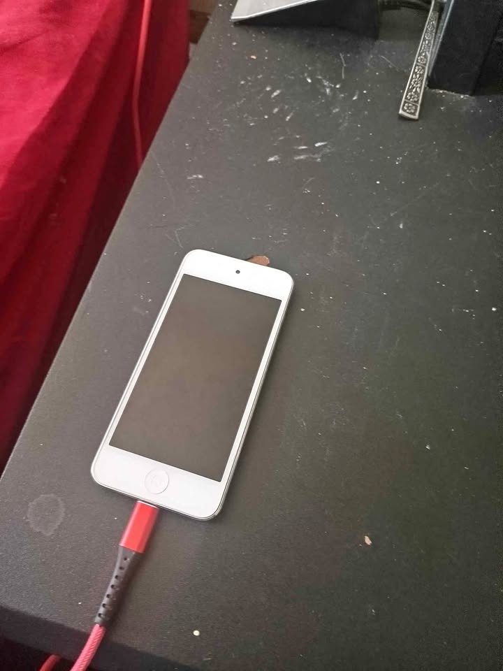 32GB iPod Touch - 6th Gen