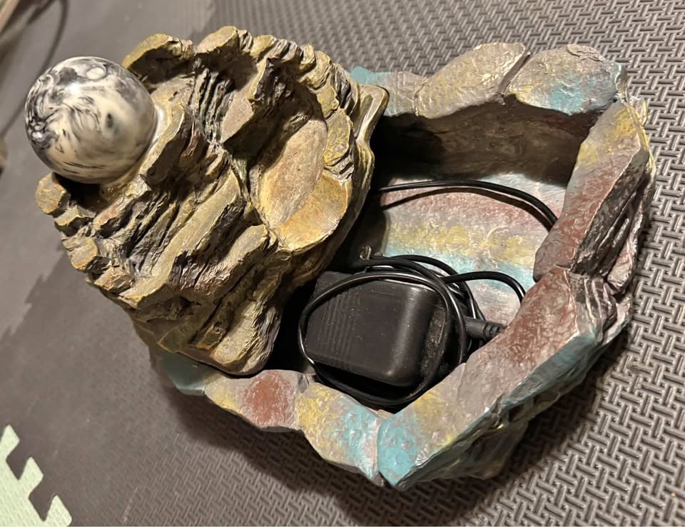 Stone waterfall feature for counter