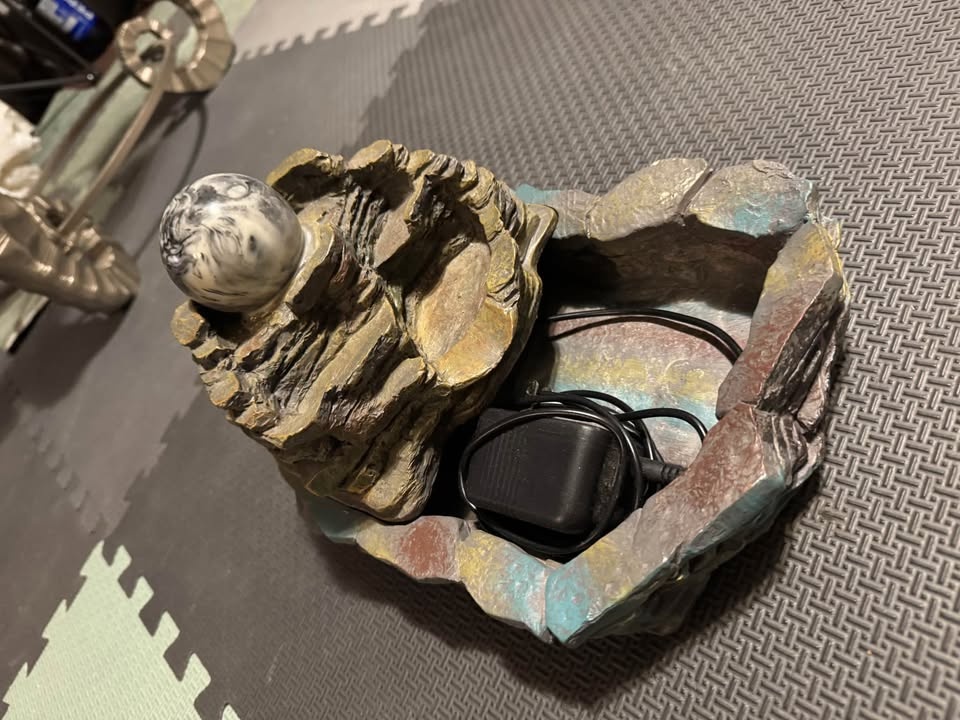 Stone waterfall feature for counter - photo 2