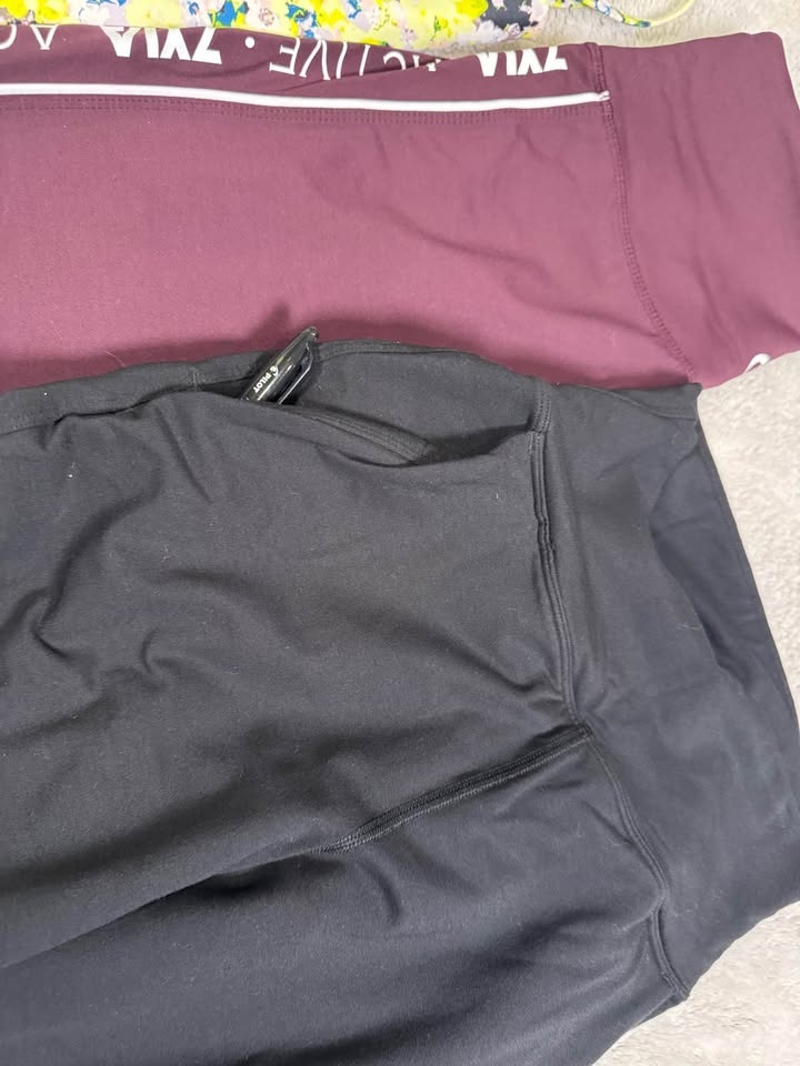 Women's Activewear Size 2-4 - photo 2