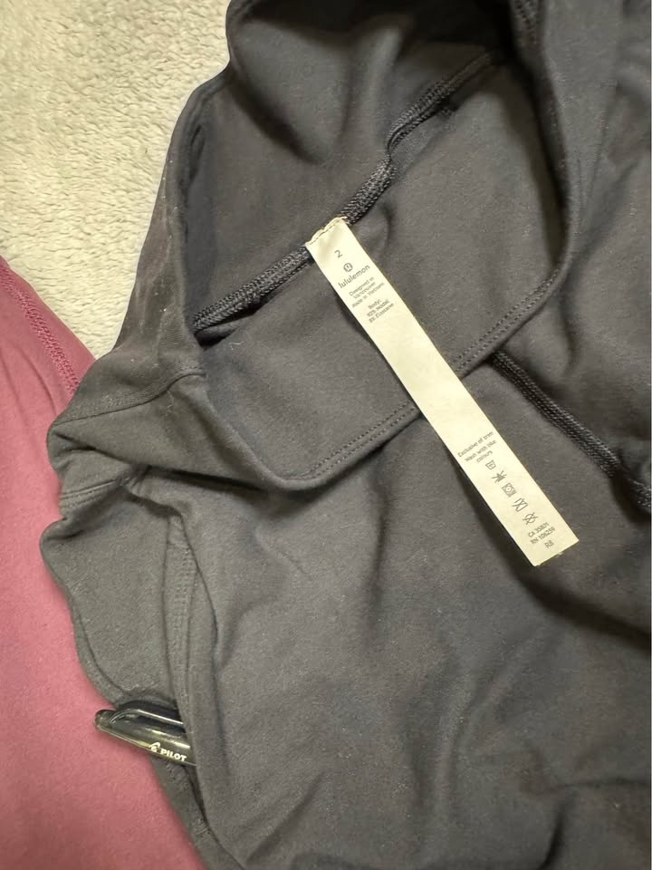 Women's Activewear Size 2-4 - photo 3