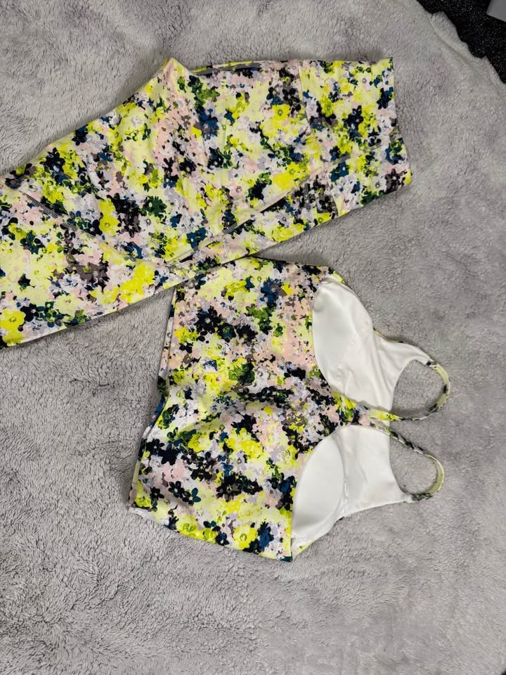 Women's Activewear Size 2-4 - photo 4