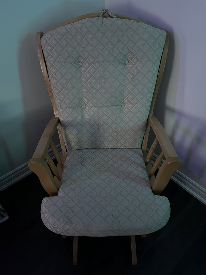 Rocking Chair with padding - photo 2