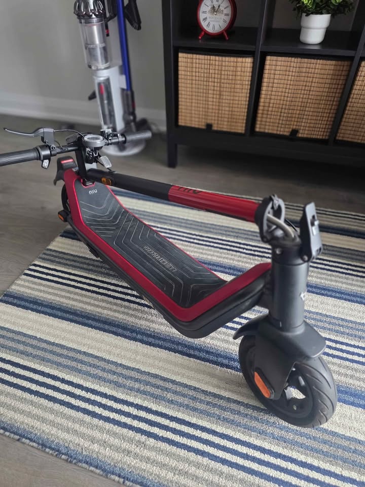 NIU KQi3 Sport Electric Scooter - photo 3