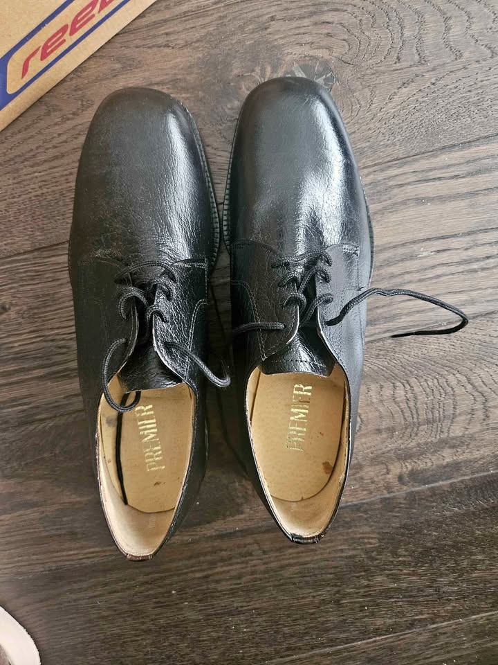 Leather shoes New