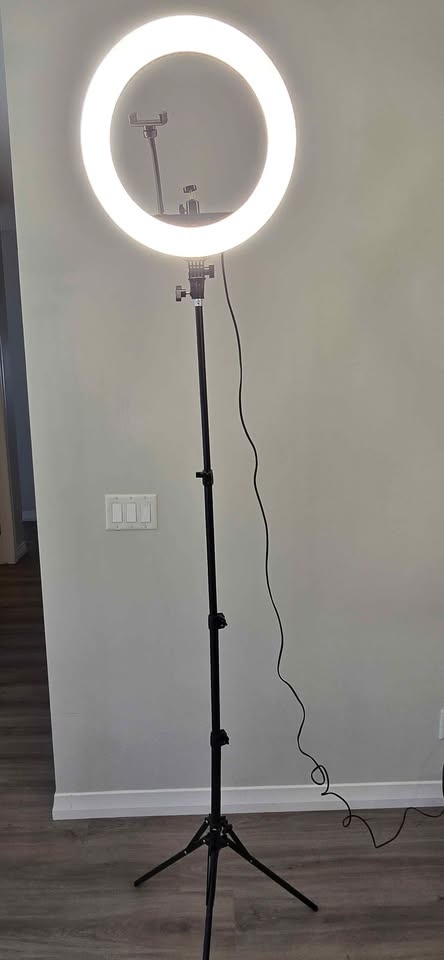 18 inch LED Ring Light with Tripod Stand - photo 3