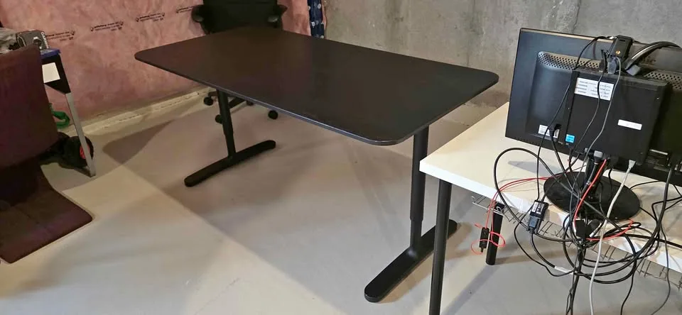 Bekant desk thumbnail