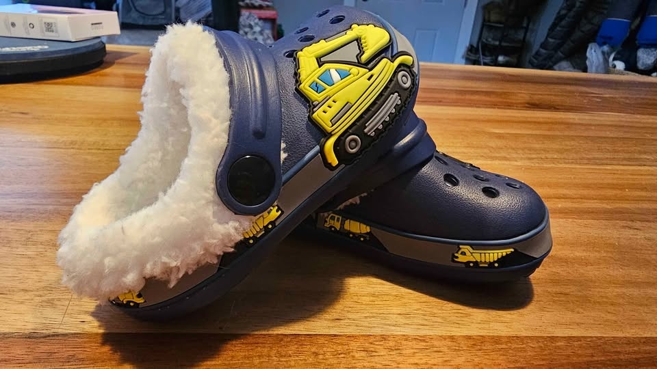 Toddler Tractor Shoes Size 6 - photo 2
