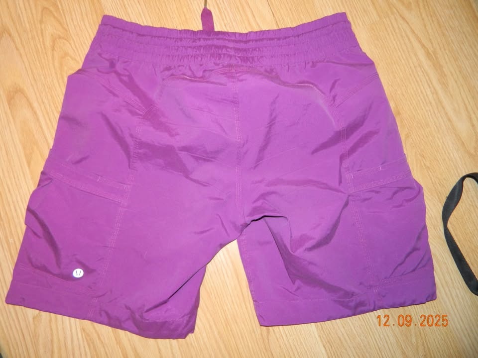 LULULEMON SEEK THE PEAK SHORT size 8..VGUC.. - photo 2