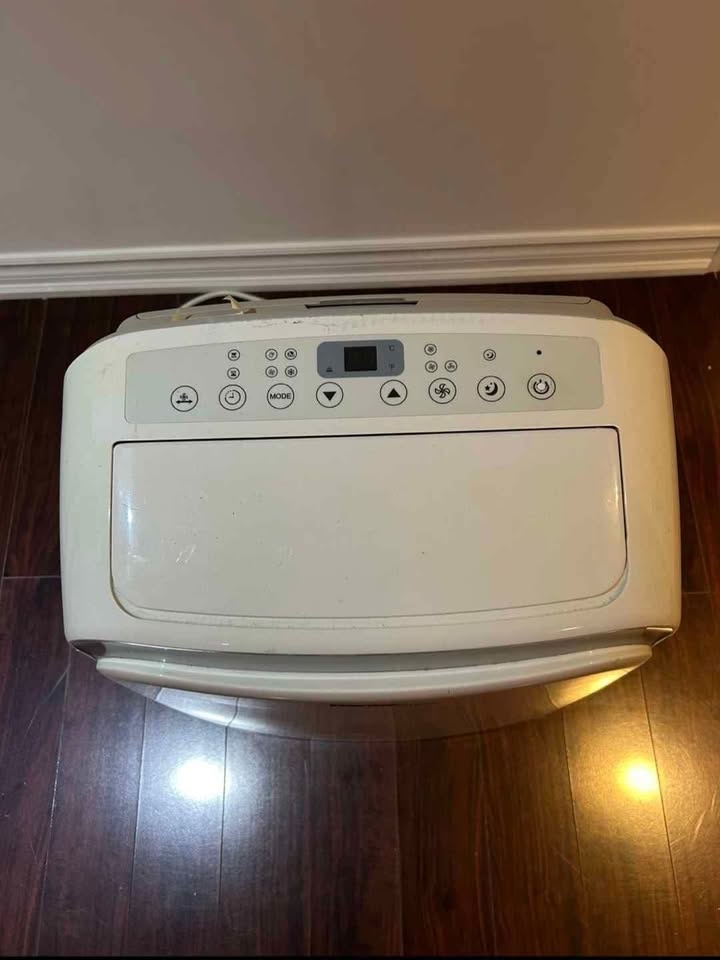 Danby 12000 BTU Air Conditioner - photo 2