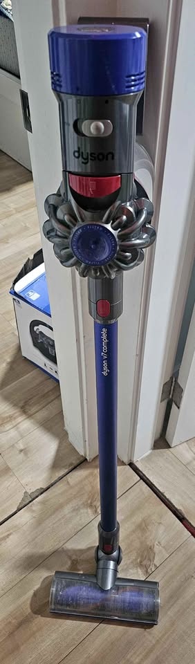 Dyson V7 Complete