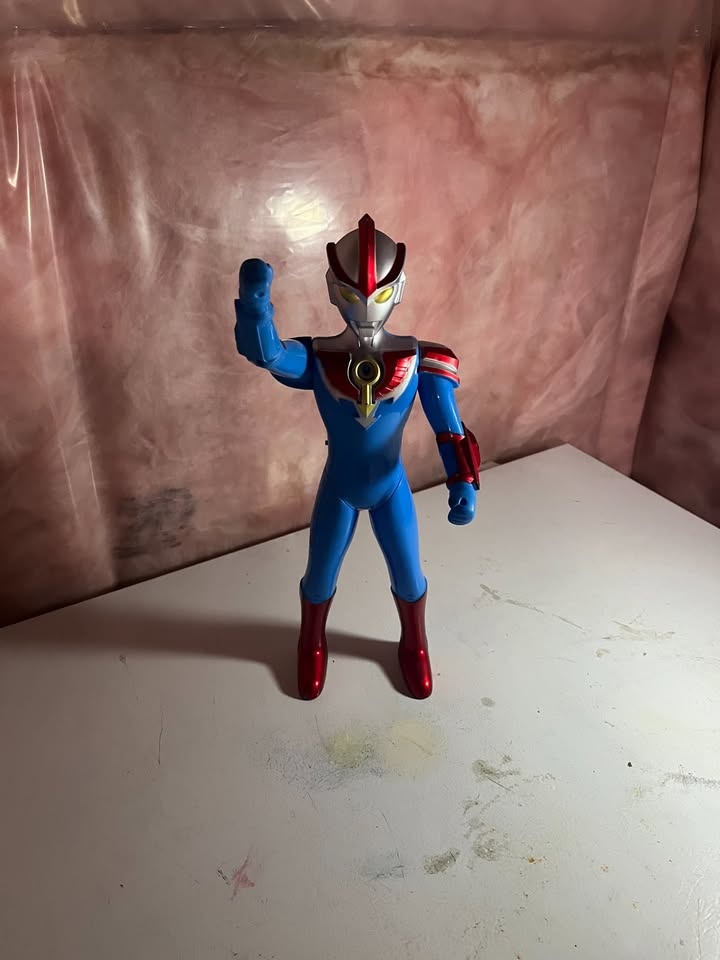 Retro Ultraman Toy - photo 2