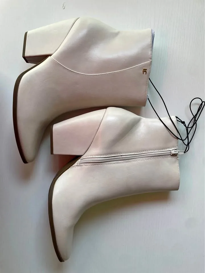 Liz Claiborne Cream Ankle Booties thumbnail