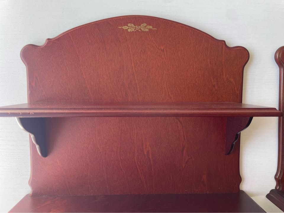 Set of two beautifully crafted vintage wooden shelves - photo 4