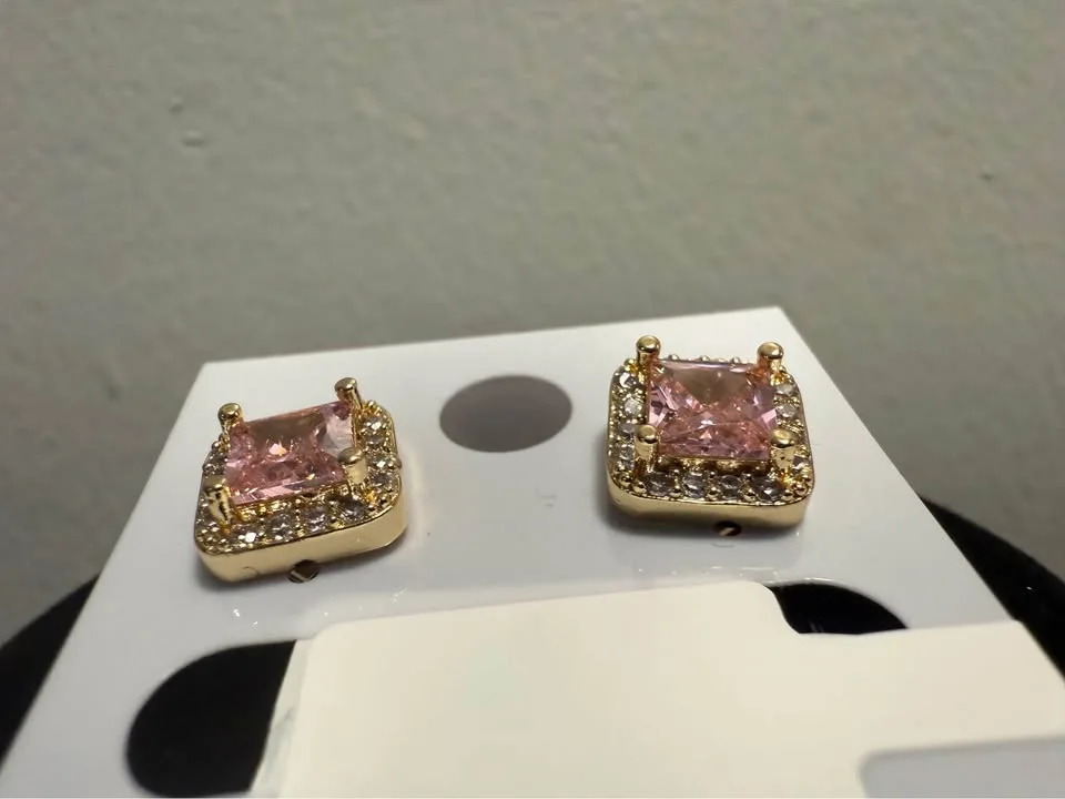 18k Gold Fill stud earrings image indicator(2)