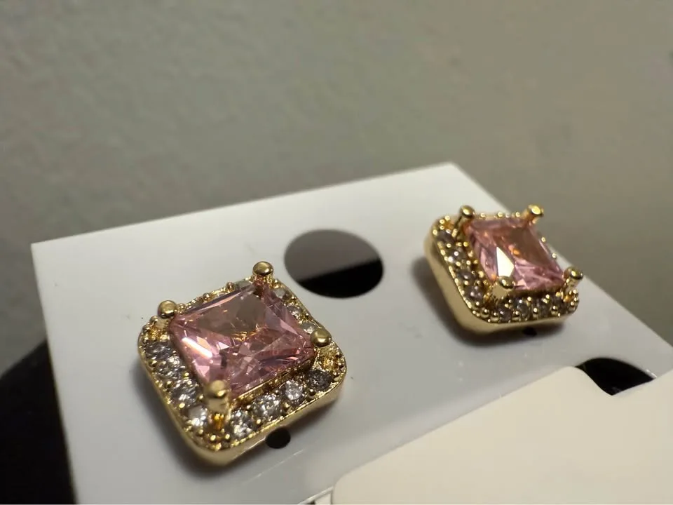 18k Gold Fill stud earrings image indicator(3)