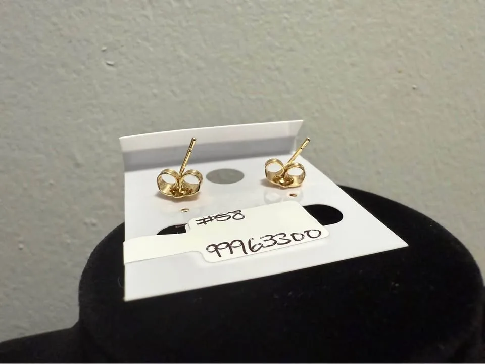 18k Gold Fill stud earrings image indicator(4)