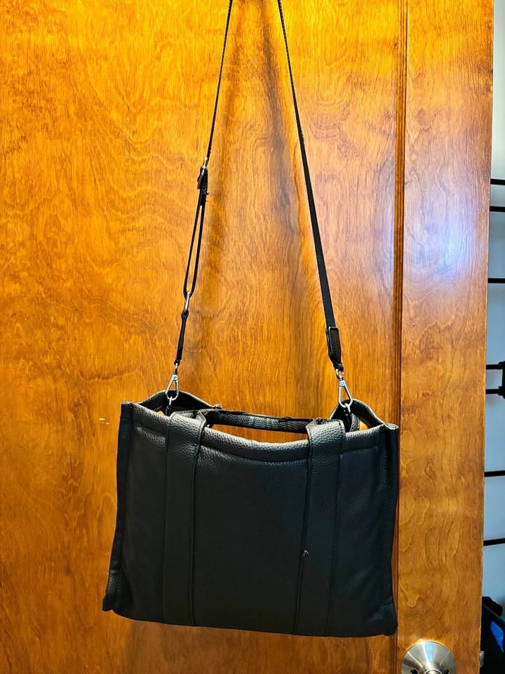 Black Chunky Zip Bag