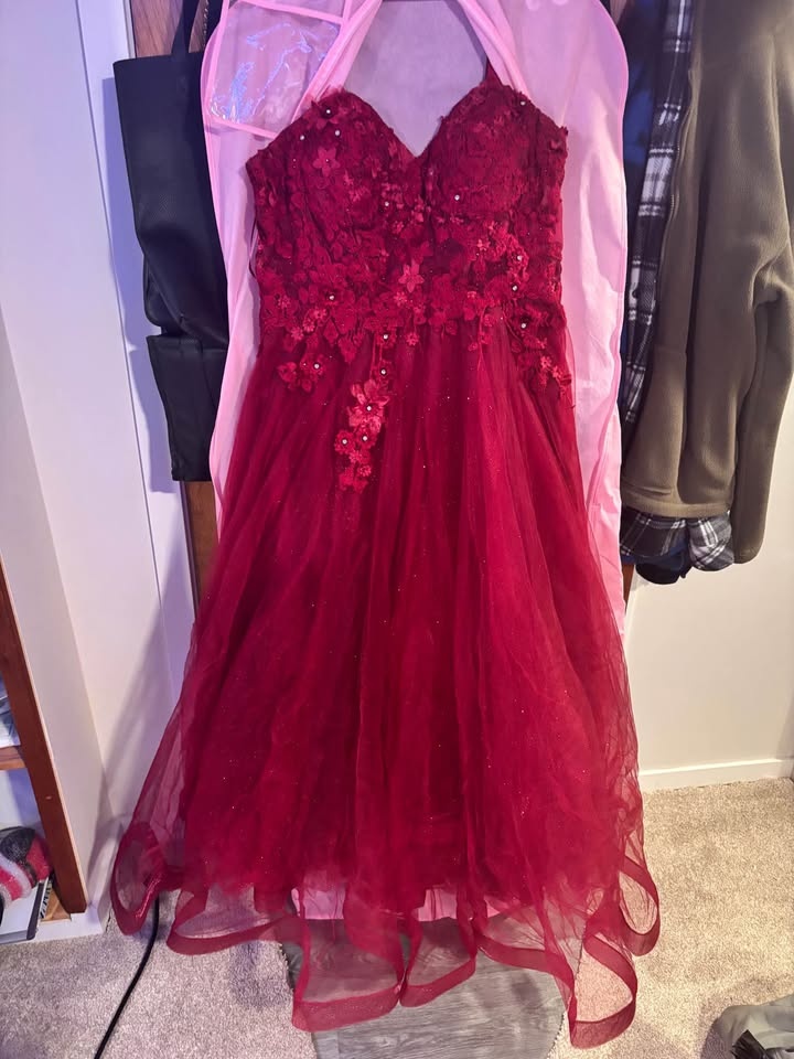 Red Glittery Graduation Dress - photo 3