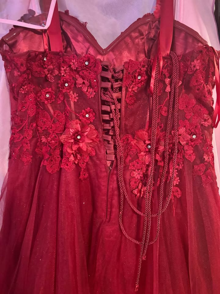 Red Glittery Graduation Dress - photo 4